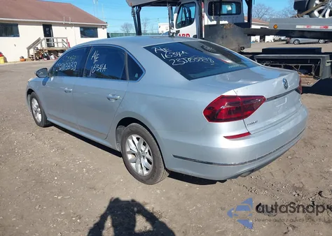 2017 Volkswagen Passat 1.8T S z USA, uszkodzony, nr VIN 1VWAT7A35HC070565